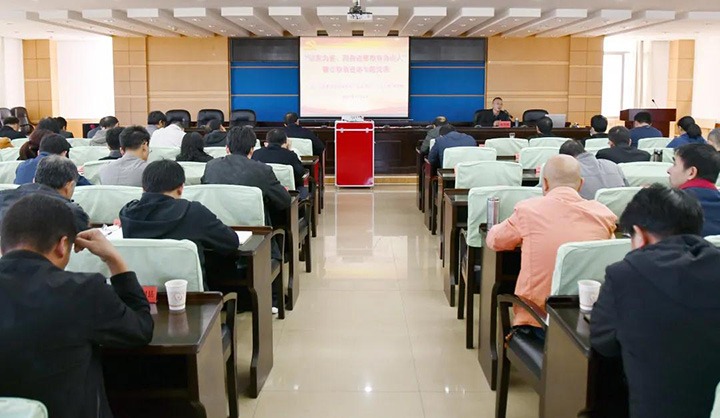 云维集团开展“以案为鉴，，，，，以身边事教育身边人”警示教育专题党课