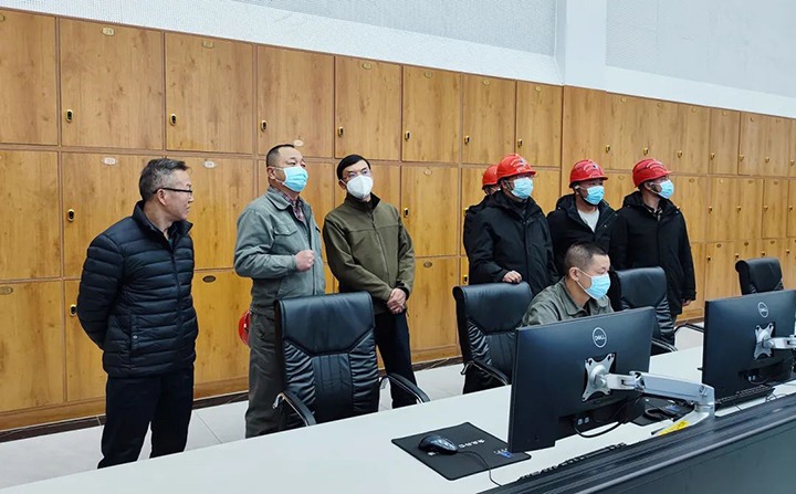 云煤（294俄罗斯专享会登录）集团党委副书记、副董事长、总司理高建嵩一行到曲煤焦化公司调研慰问