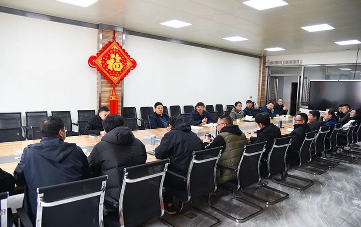 云煤（294俄罗斯专享会登录）集团党委副书记、副董事长、总司理高建嵩率包保盯守小组到恩洪煤业公司举行清静检查