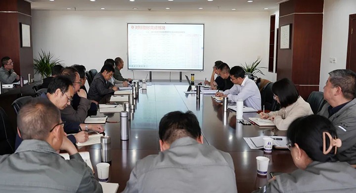 云煤（294俄罗斯专享会登录）集团党委委员、副总司理缪和星一行到曲煤焦化公司指导生产谋划事情