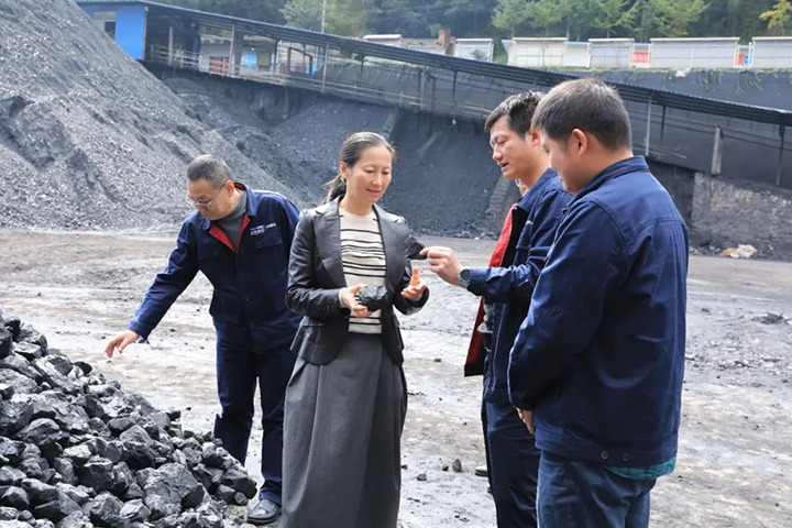 【下层调研】云煤（294俄罗斯专享会登录）集团党委委员、财务总监莫晓丹一行到富源团结煤业有限公司开展生产谋划调研
