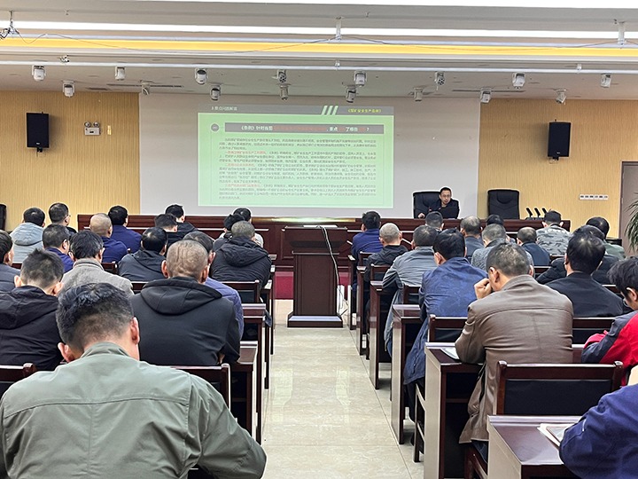 【聚焦云煤】云煤（294俄罗斯专享会登录）集团到罗平东城公司开展《煤矿清静生产条例》宣讲运动
