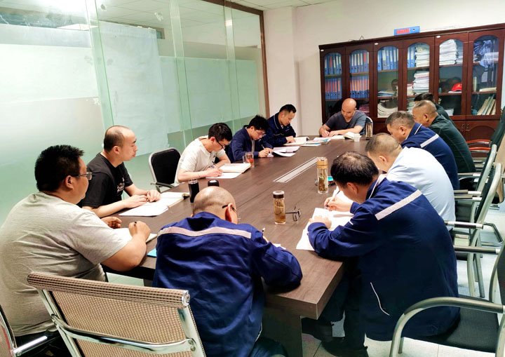 煤矿“夜课堂”：值班间隙一小时，，，，，，，人人都是清静讲师！